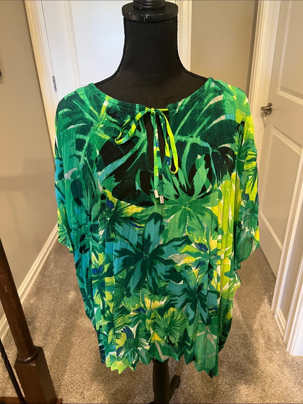 Chaus Green & Yellow Tropical Leaf Tie-Neck Tunic Size Large